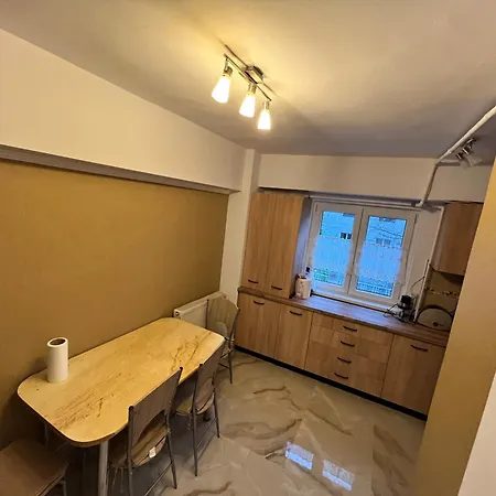 Apartament 3 *